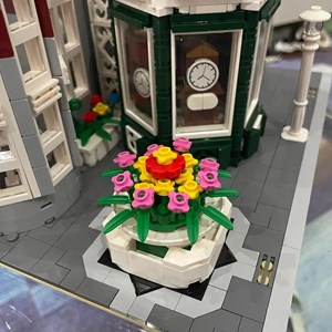 لگو کریتور فروشگاه عتیقه‌ جات کلاسیک چراغدار 3050 قطعه مدل MOULD KING 16005 Antique Collection Store_لگو