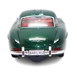 ماشین فلزی کلاسیک بنز دودزا با چراغ‌ و درب‌ های بازشو رنگ سبز_ماشین اسباب بازی