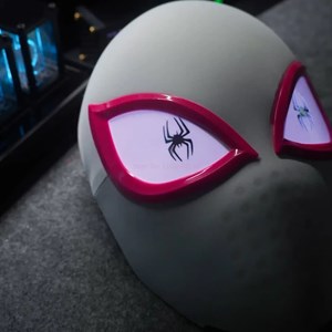 ماسک صورت گوئن عنکبوتی با چشمان چراغ دار Spider Gwen Light-Up Mask_اکسسوری